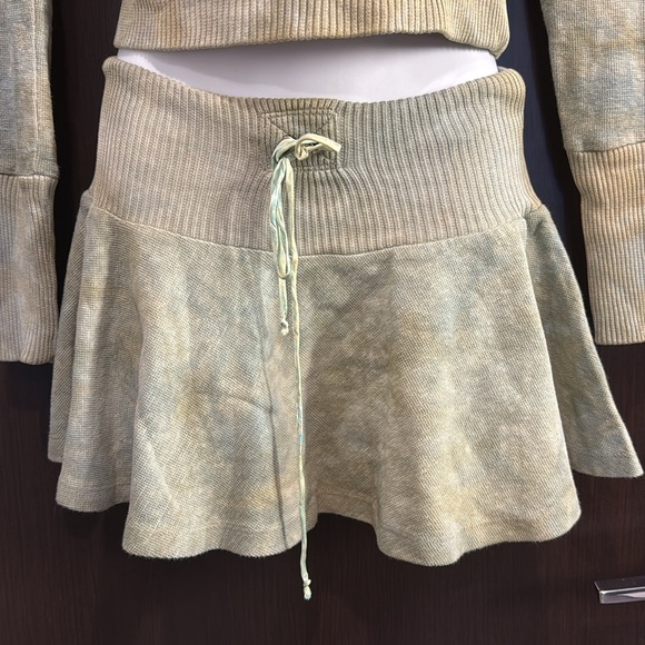 RARE Pamela Anderson Green Tie-Dye Cropped Top & Flare Mini Skirt Set - Picture 6 of 10